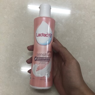 Dung dịch vệ sinh phụ nữ lactacyd feminine hygiene 250ml