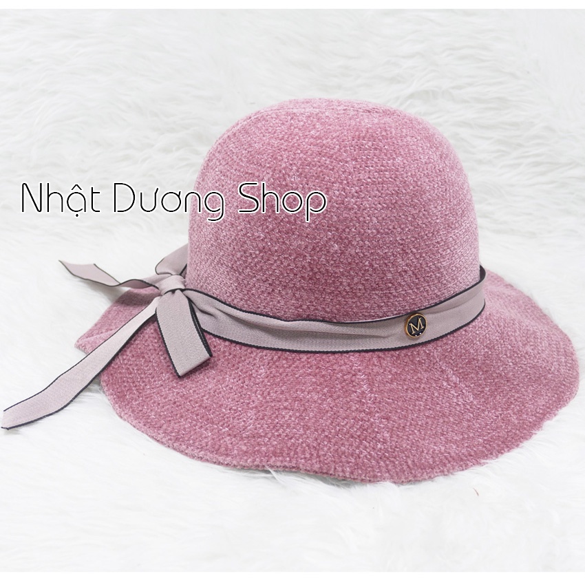 Nón Bo vành gợn sóng gắn nơ có chữ M, vành rộng 8cm phù hợp cho các bạn nữ đi chơi du lịch, chất lượng cao cấp.