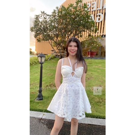 Đầm trắng đan dây hở lưng phong cách sexy cá tính