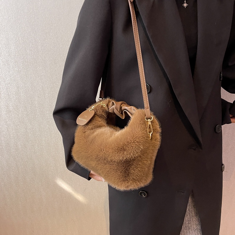 Túi Đeo Chéo Phủ Lông Xù Xếp Ly Đơn Giản Dễ Thương Thời Trang Thu Đông 2022 Dành Cho Bạn Nữ