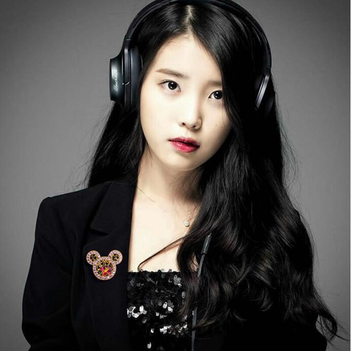 Ghim Cài Khăn Choàng Lụa Hình Chuột Mickey Pha Lê Nhiều Màu Chống Chói Phong Cách ins Mới Cho Nữ