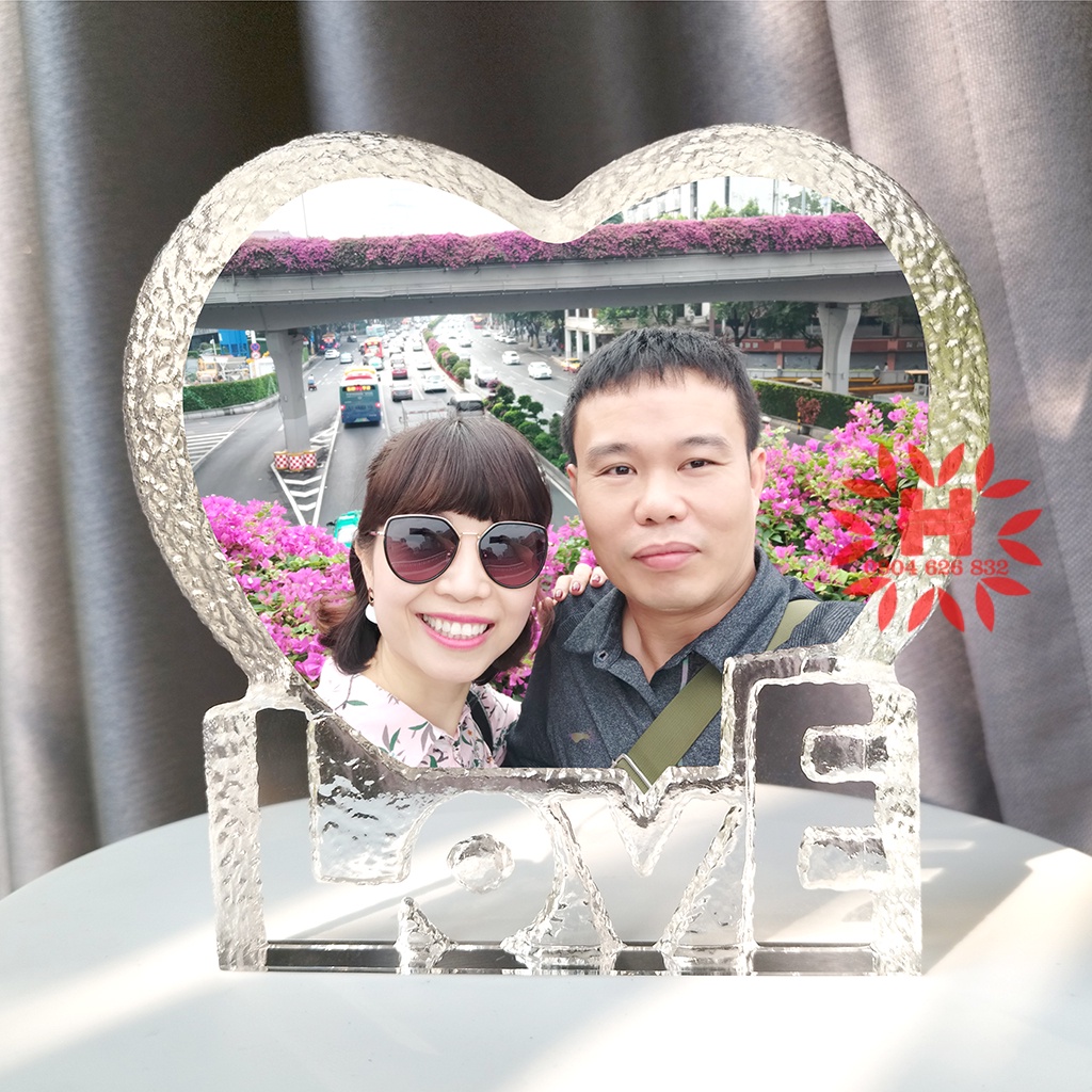 Pha lê chữ LOVE in hình theo yêu cầu