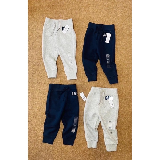 Set 2 quần nỉ G A P màu than xám cho bé trai