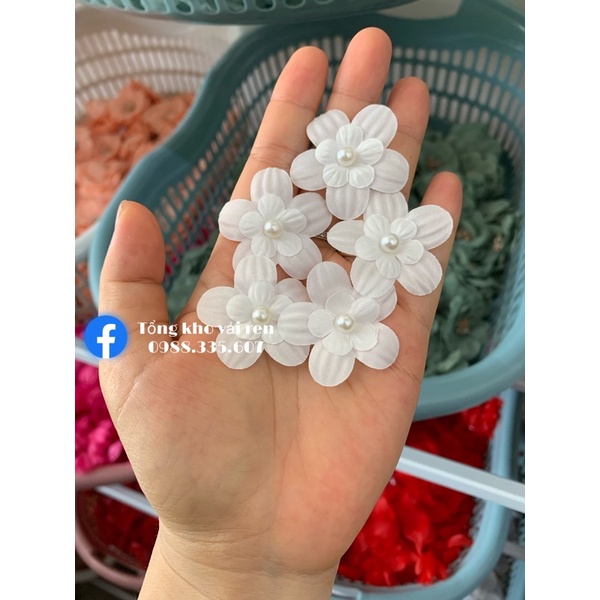 Cánh hoa lụa nhuỵ hạt trai đính dạ hội,áo dài (túi 100 hoa)