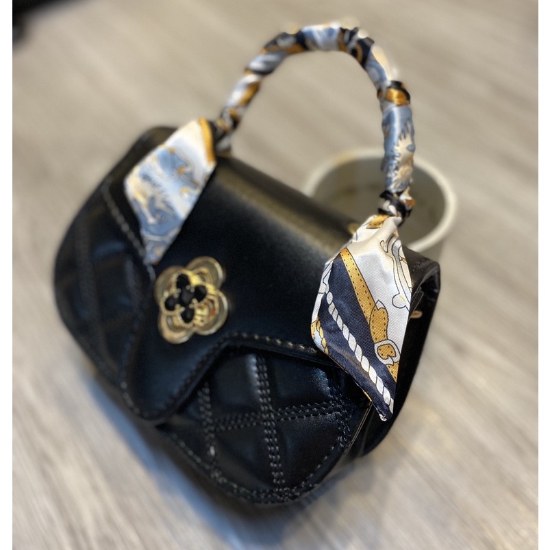 Túi xách nữ khóa bông hoa tặng kèm khăn lụa sang trọng HQ 398