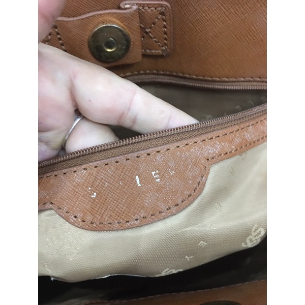 Túi si y hình có hiệu xịn sò hàng đã qua sử dụng