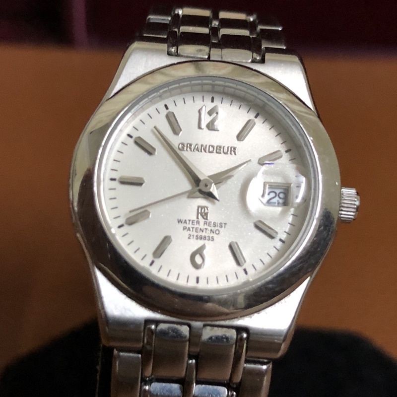 Đồng hồ nữ dây thép thương hiệu Grandeur Nhật bản