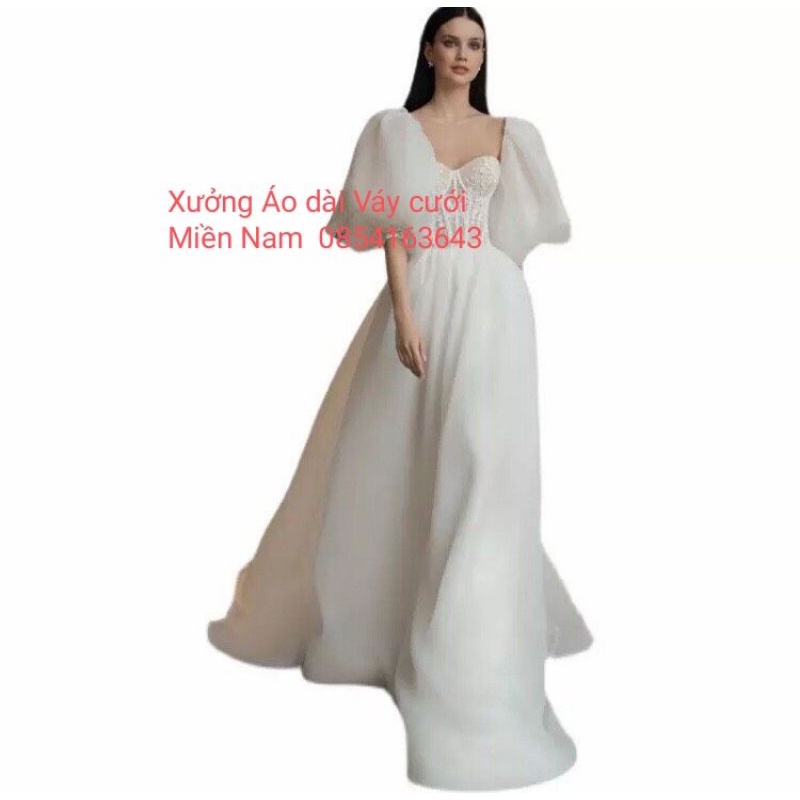 Tay voan rời váy cưới siêu phồng phòng cách Châu Âu