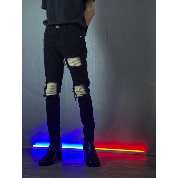 QUẦN JEANS BIKER VÁ DA 3 Ô VUÔNG (MÀU KEM)