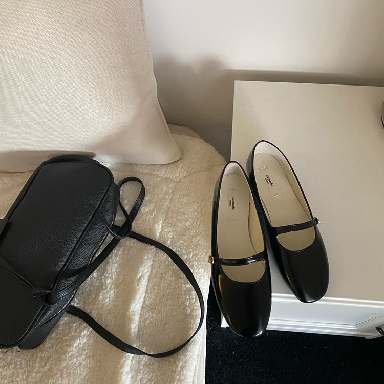 Bệt  Diana Mary Jane mũi tròn, quai mảnh đính khuy tròn mạ vàng - 081022007