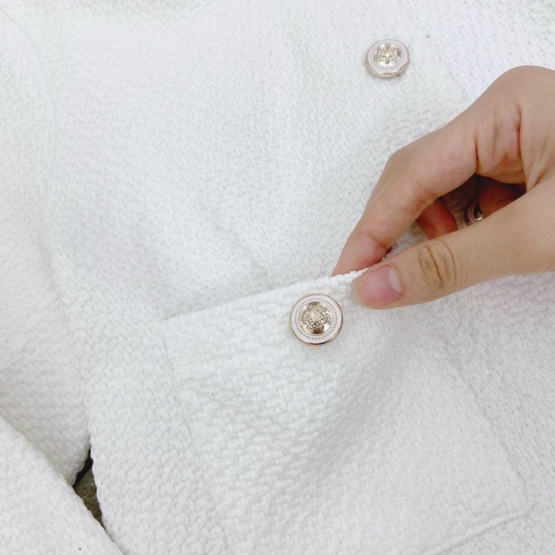 Set 3 món nữ set áo crop đen+ áo khoác đính nút tay dài+ chân váy trắng dài lên dáng tiểu thư sang chảnh