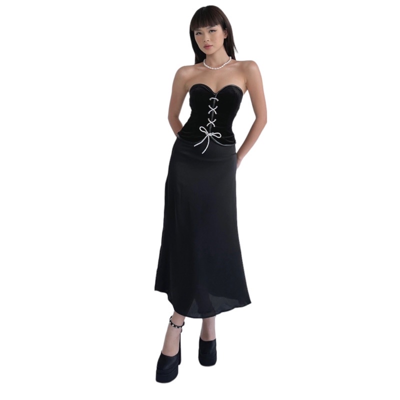 Chân váy lụa dáng dài phối cùng áo cup đan dây-Silky Skrits x Sophia Top