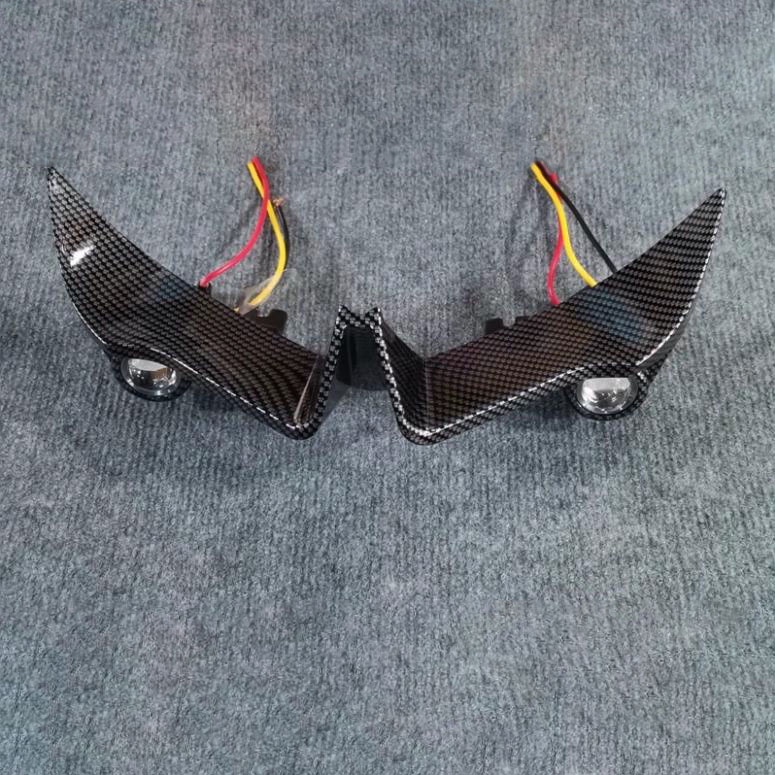 Cánh gió Winner X có đèn trợ sáng bi cầu ánh sáng trắng và vàng phá sương chính hãng Universe cho Winner X V2 V3