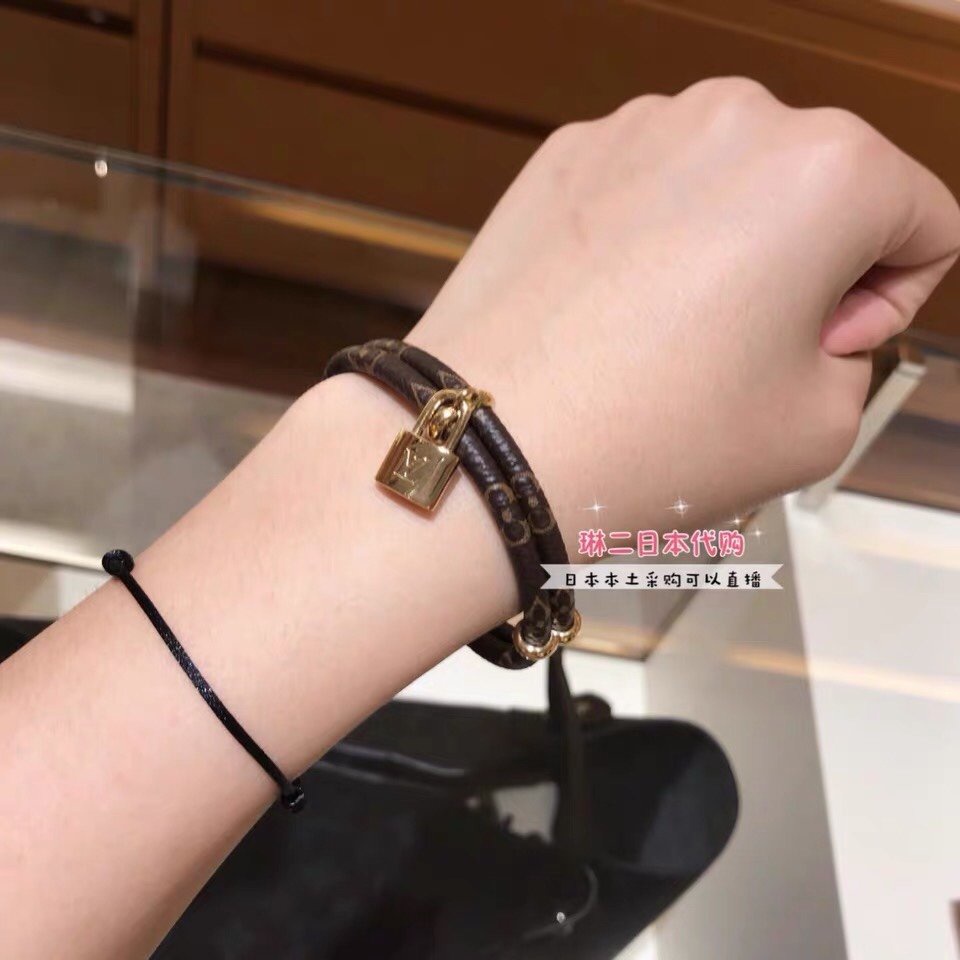 Vòng Tay Louis Vuitton Bằng Thép Titan Họa Tiết LV Monogram