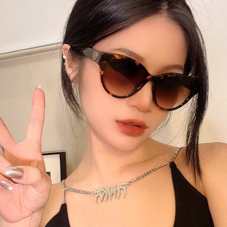 Kính Mát Hình Trái Tim Chống Tia UV400 Sự Bảo Vệ