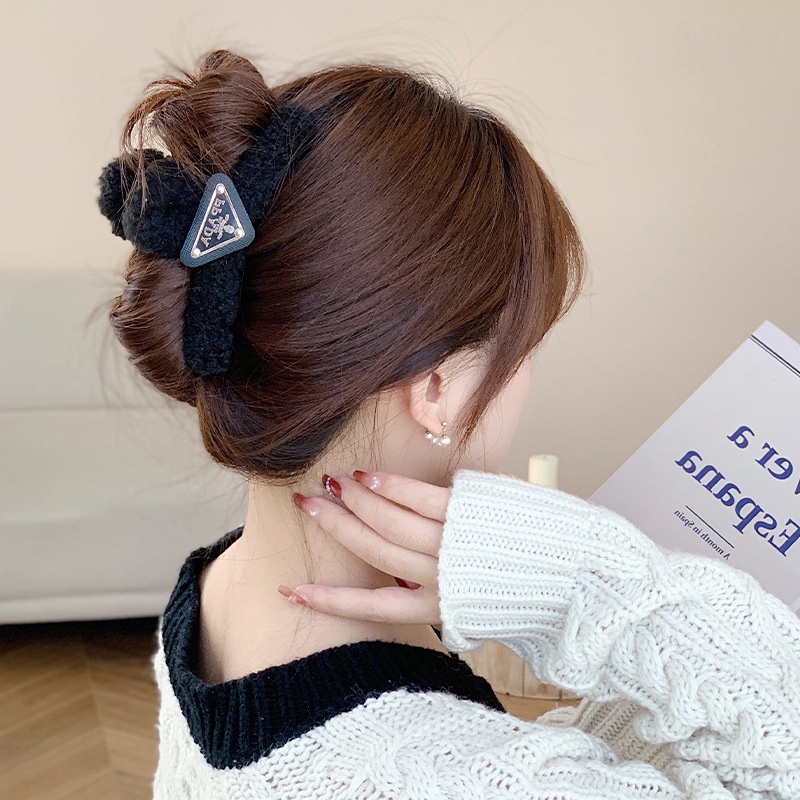 Kẹp Tóc Lông Nhung Hình Tam Giác / Chữ Thời Trang Thu Đông Hàn Quốc Cho Nữ