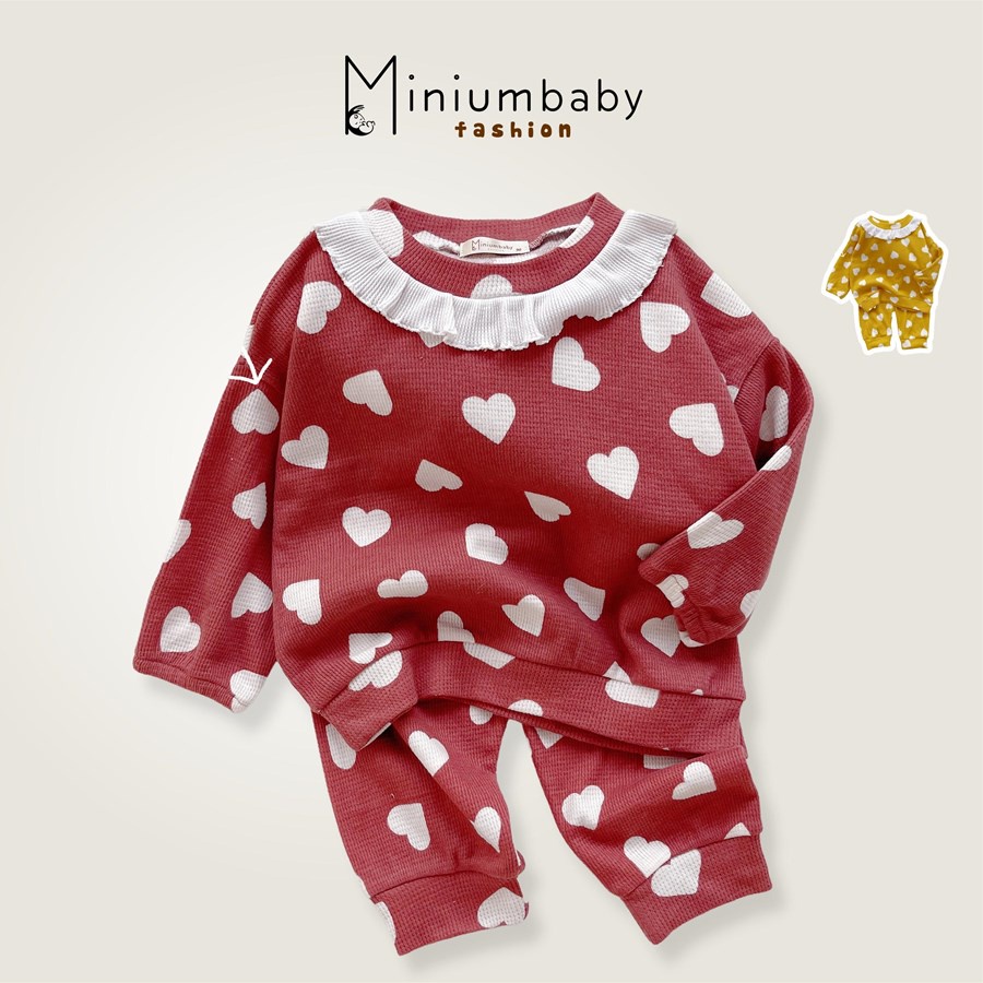 Bộ đồ dài tay quần dài cổ bèo trái tim thu đông cho bé gái chất liệu cotton tổ ong, set quần áo trẻ em MiniumBaby-SB1291