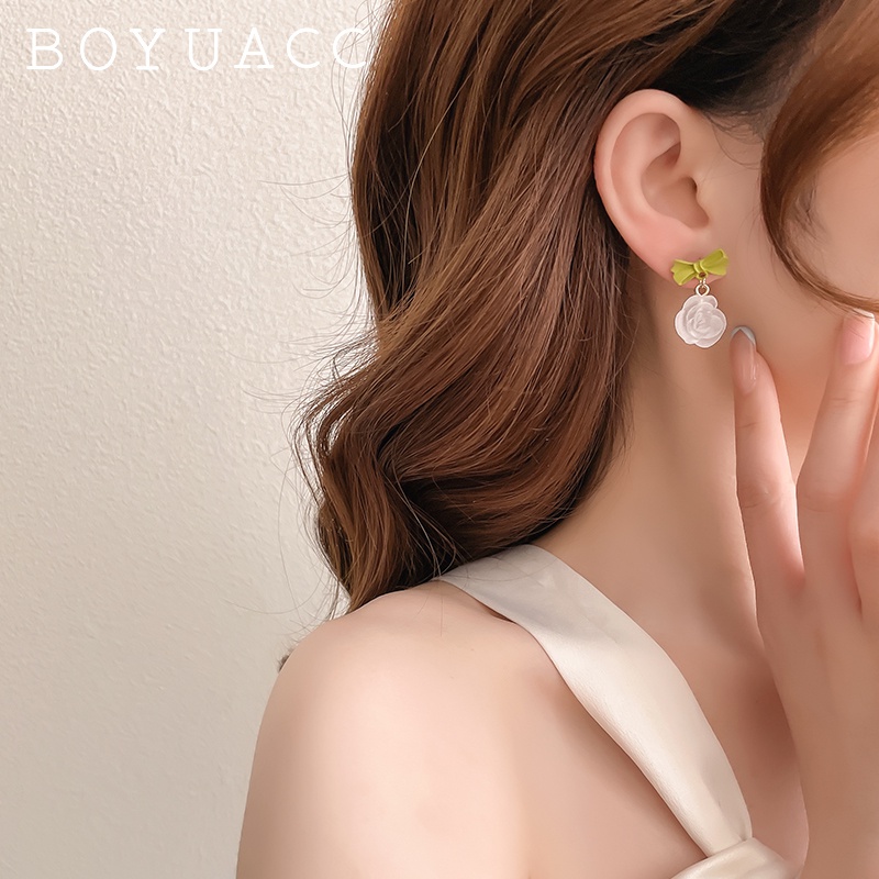 Đôi Bông Tai Hình Hoa Đính Ngọc Trai Thời Trang Cho Nữ