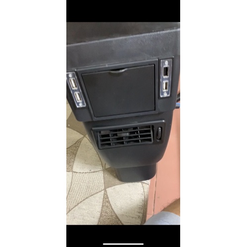 Hộp tì tay kết hợp cửa gió điều hoà cho hàng ghế sau ô tô hyundai i10