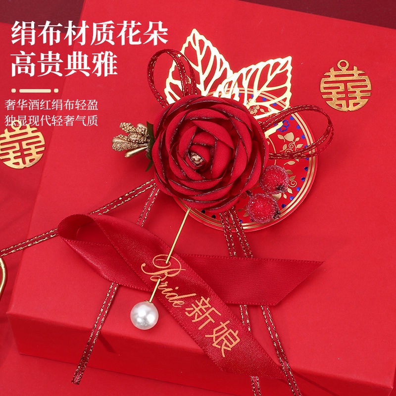 Ghim Cài Áo Hình Gia Đình Và Hoa Hồng