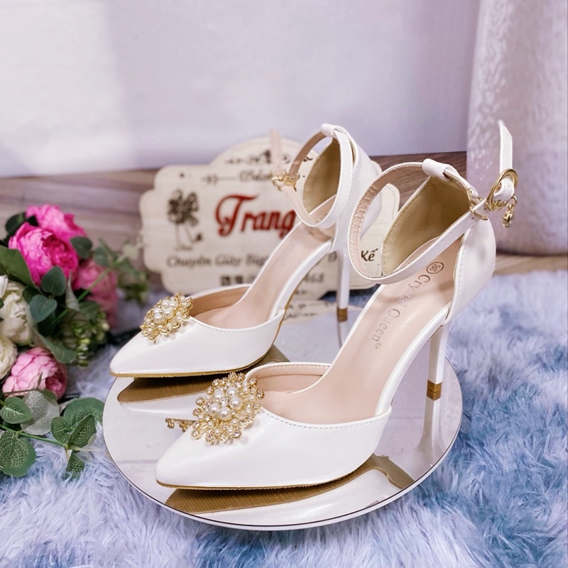 GIÀY CƯỚI THIẾT KẾ QUAI HOA MẶT TRỜI(Giày Thiết kế gắn đính thủ công theo yêu cầu, khách chắc lấy mới đặt giúp shop nhé)