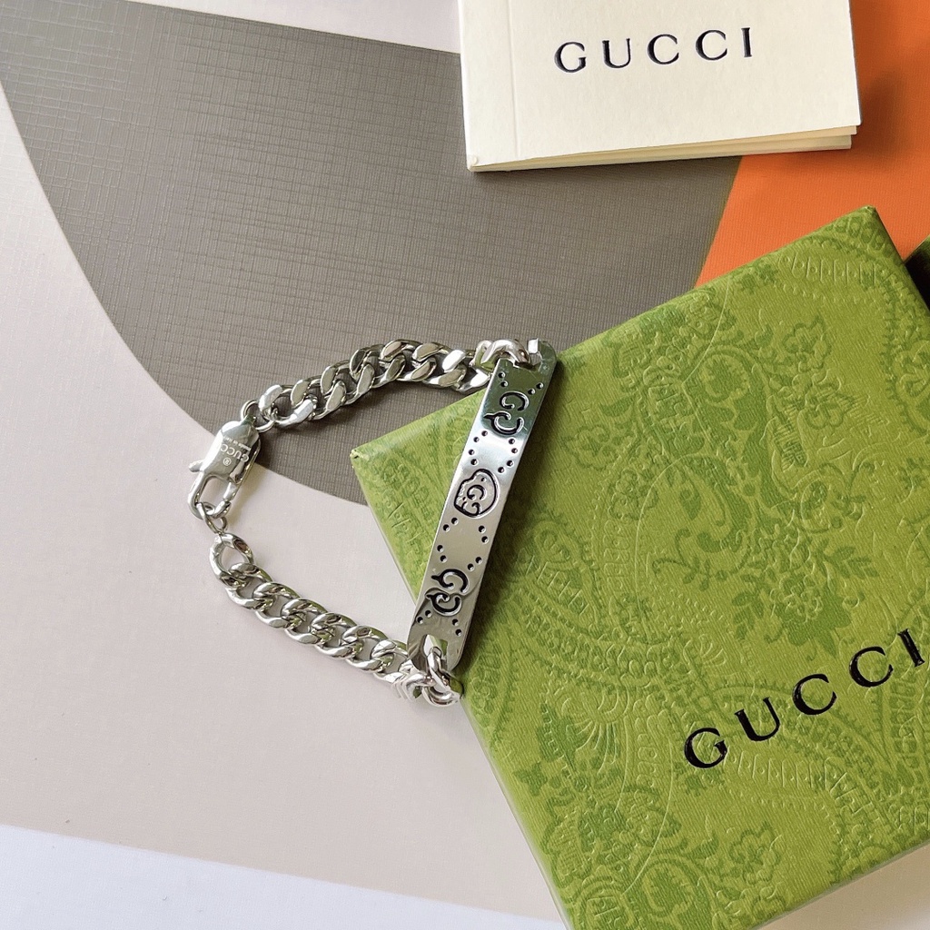 Vòng Tay Gucci Bằng Thép Titan Họa Tiết Hai Chữ GG