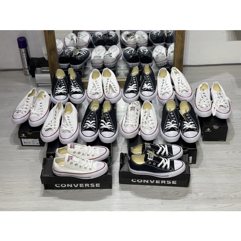 Giày Converse classic trắng huyền thoại.