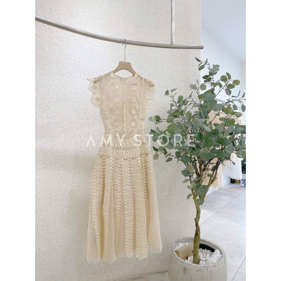 Đầm ren thiết kế dáng xoè