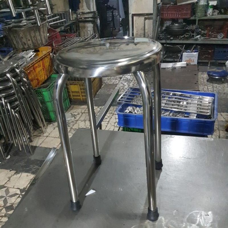 Ghế đẩu 4 chân  cao 50cm  , mặt và chân dày 1mm ,dày dặn và chắc chắn ,  inox 201 và inox 304 .