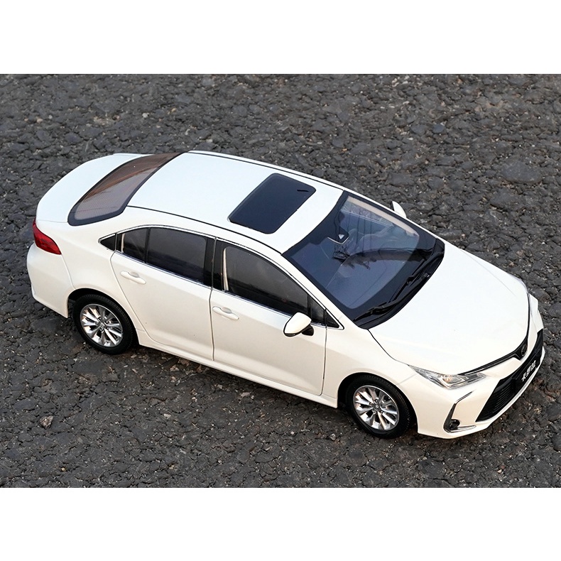 Mô hình xe Toyota Corolla Altis  2022 tỉ lệ 1:18