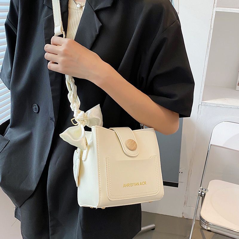 Túi Đeo Chéo Vai Thời Trang Sành Điệu Dễ Thương Cho Nữ