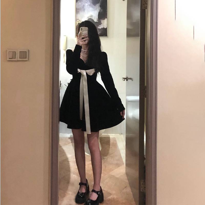 Váy babydoll Đầm Nhung Đen Đính Nơ Phong Cách Pháp Thời Trang Thu Đông Cho Nữ