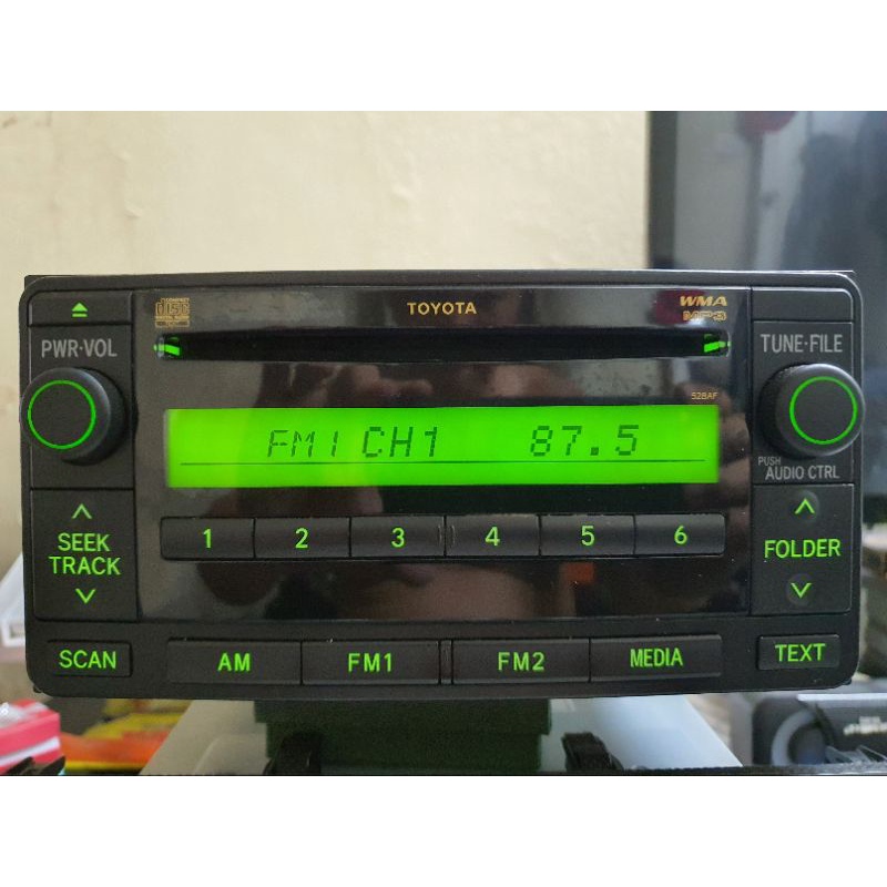 Đầu radio cd aux tháo xe toyota . loại 2 din lắp chung cho các loại xe.