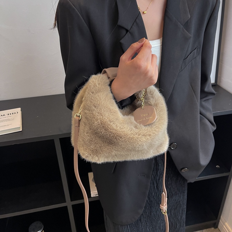 Túi Đeo Chéo Phủ Lông Xù Xếp Ly Đơn Giản Dễ Thương Thời Trang Thu Đông 2022 Dành Cho Bạn Nữ