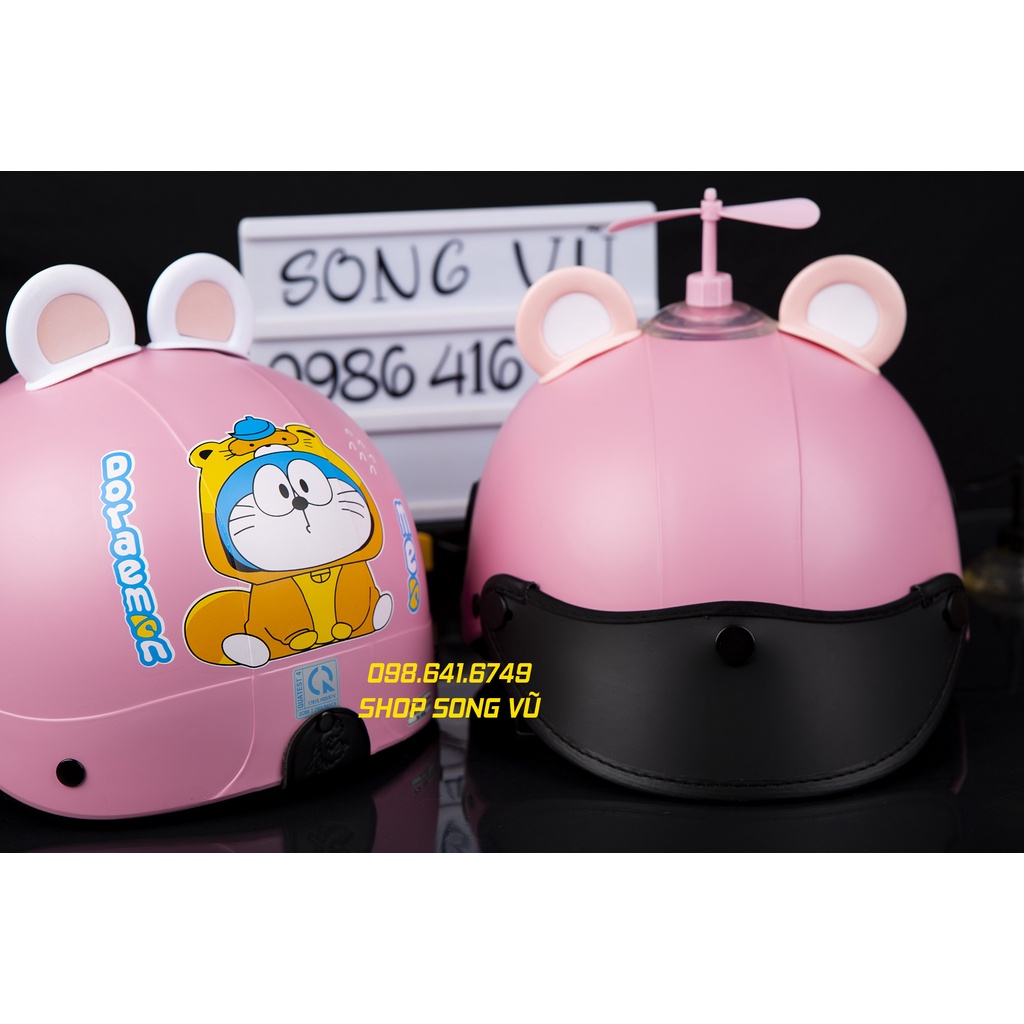 MŨ NÓN BẢO HIỂM NGƯỜI LỚN DORAEMON CHỮ - MÀU HỒNG