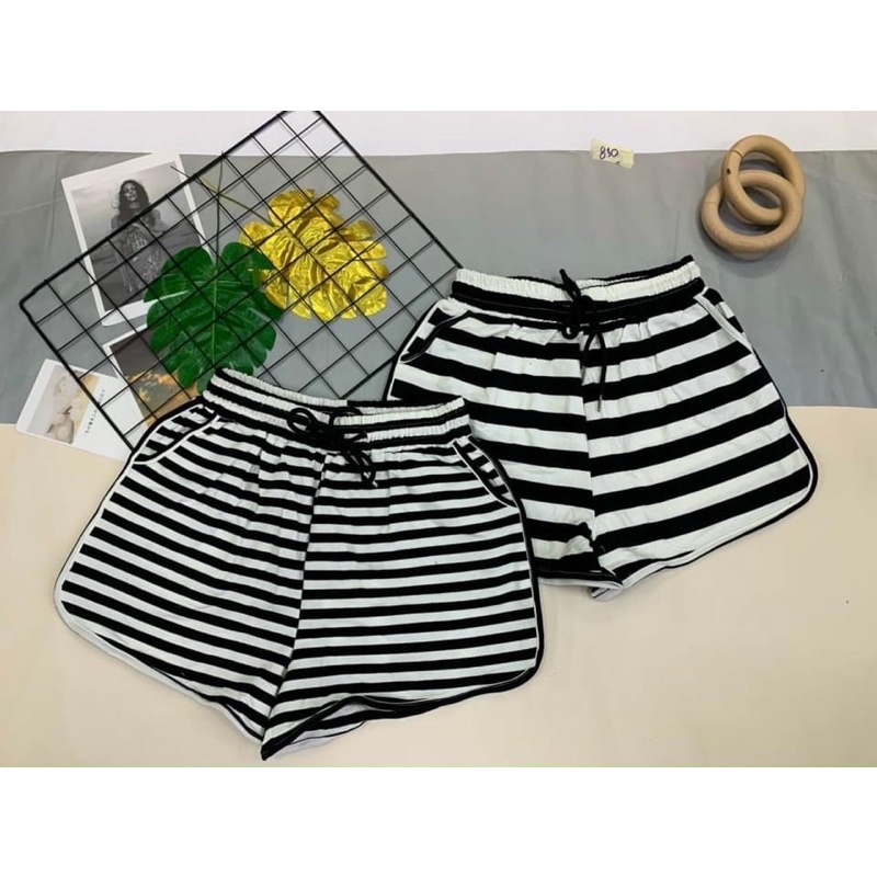 Quần short sọc trắng đen