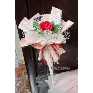 Bó hoa hồng sáp thơm ốc quế phom Hàn