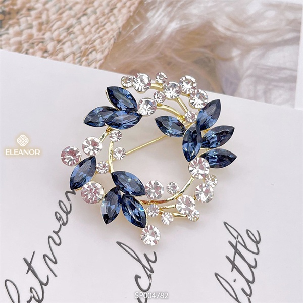 Ghim cài áo nữ Eleanor Accessories hình tròn phối đá xanh phụ kiện trang sức thời trang