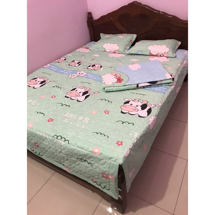 (Thanh lý lỗ) ❣️ Bộ 5 món Vỏ chăn Ga Gối Trần Bông Dày Dặn Mẫu Bò Sữa Xanh, Drap Xẻ Góc phủ chân đệm lò xo cao