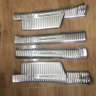 Bộ ốp bậc giẫm , Nẹp bước chân trong inox xe Toyota Veloz Cross đời 2022,2023