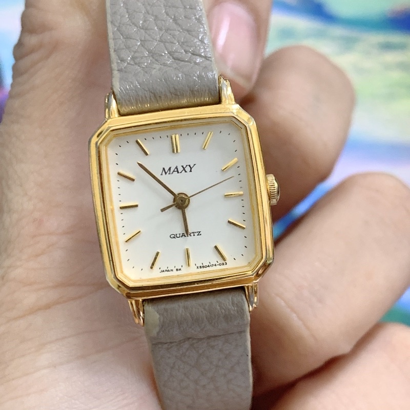Đồng hồ si nữ hiệu Maxy, máy Nhật, dáng tank dây da