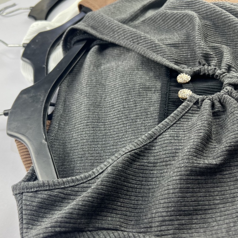 Set áo croptop nữ dài tay kèm áo hai dây trong phối phụ kiện khoanh tròn cá tính cực trend - AO087