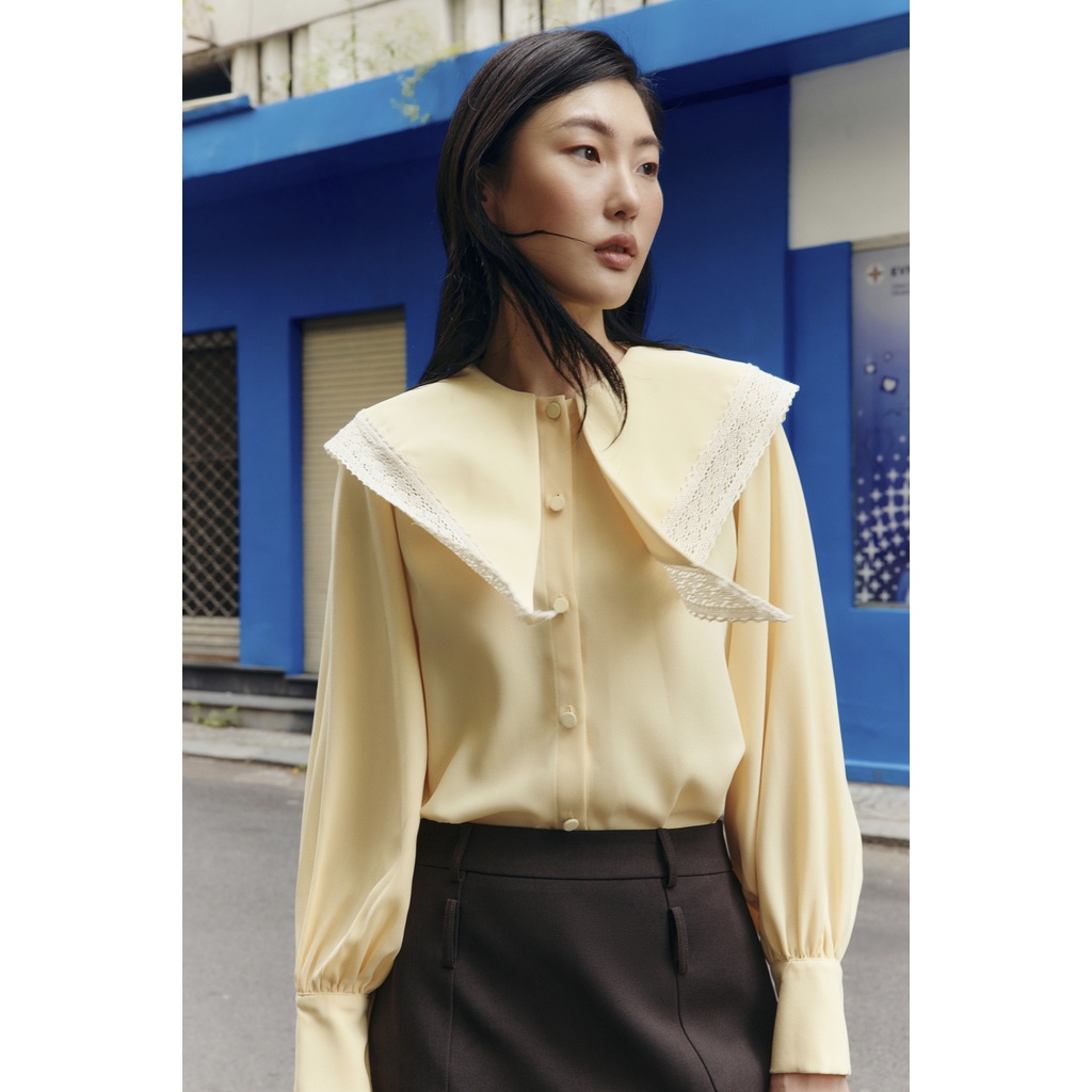 Áo sơ mi nữ phối cổ ren màu vàng ÀTOUS MADELINE kiểu dáng độc đáo trẻ trung phù hợp đi làm đi chơi
