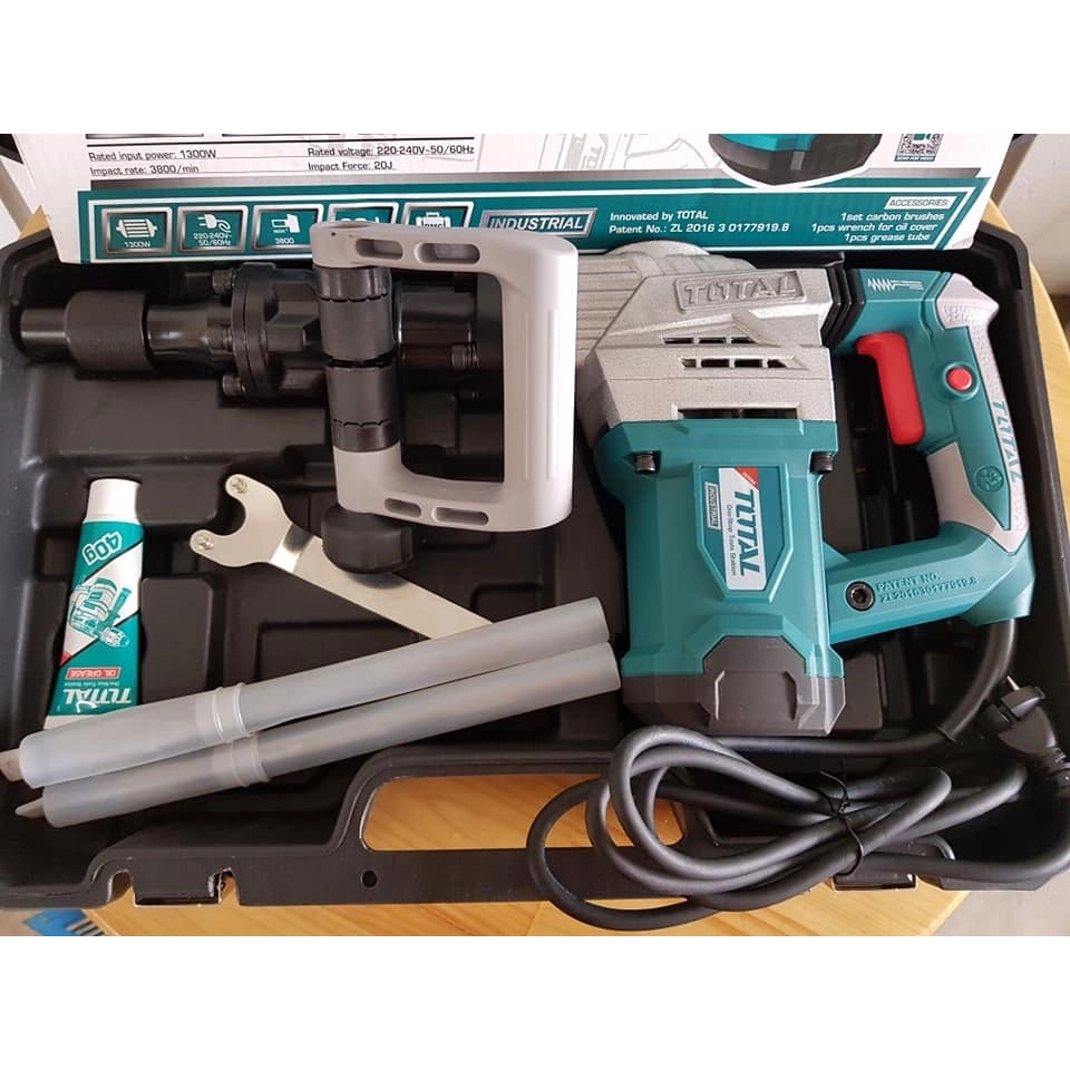 1300W Máy đục bê tông 17mm Total TH213006
