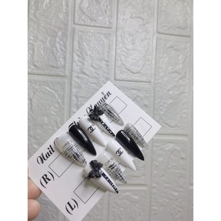 Nailbox móng úp thiết kế đen trắng sọc