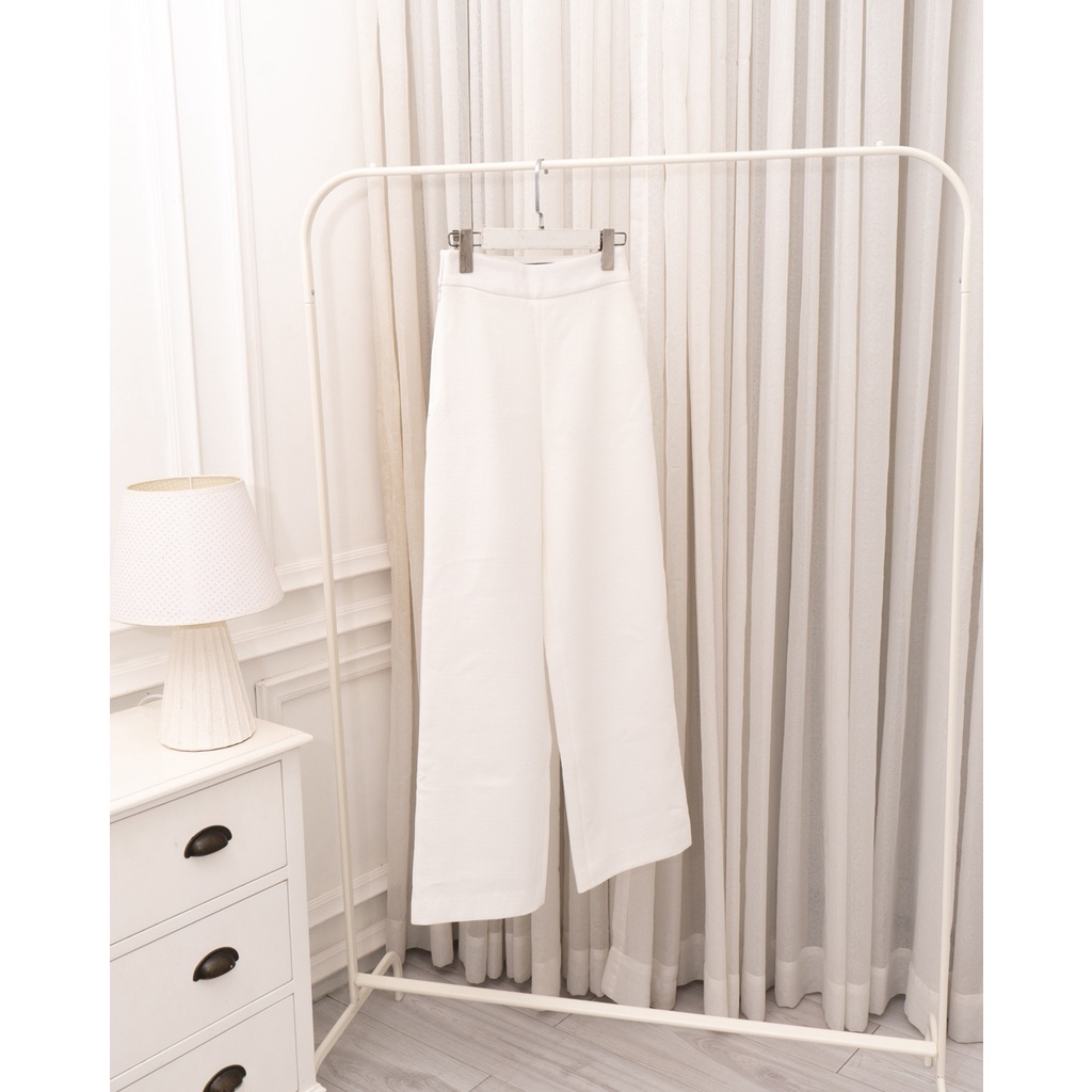 Quần dài tây 2 lớp dây kéo 1 bên hông ống suông thời trang GAGO màu trắng GO4154