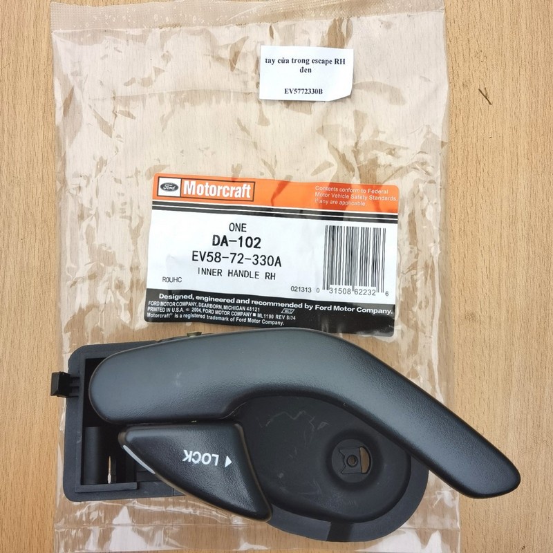 Tay cửa trong ford escape
