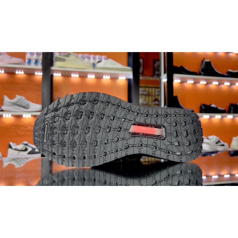 GIÀY SNEAKER ULTRABOOST 6.0 ĐEN KÈM BỘ QUÀ TẶNG GIÁ TRỊ