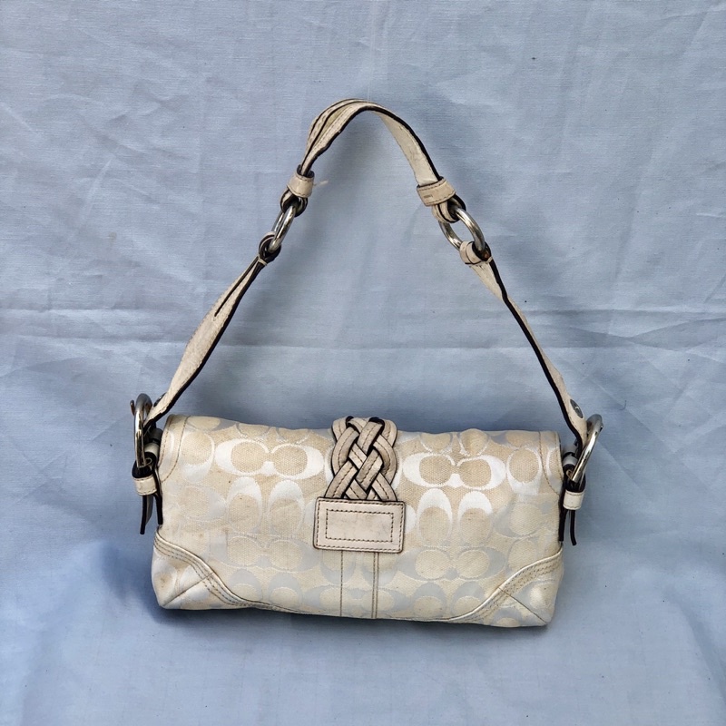 Túi chuẩn si. Túi qua sử dụng. Khách vui lòng xem hình nếu muốn biết thêm thông tin sản phẩm mời khách vô chat . Thanks.