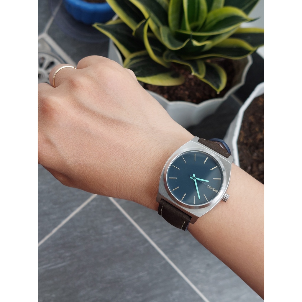 Đồng hồ nam Nixon mặt xanh chạy pin hàng Si